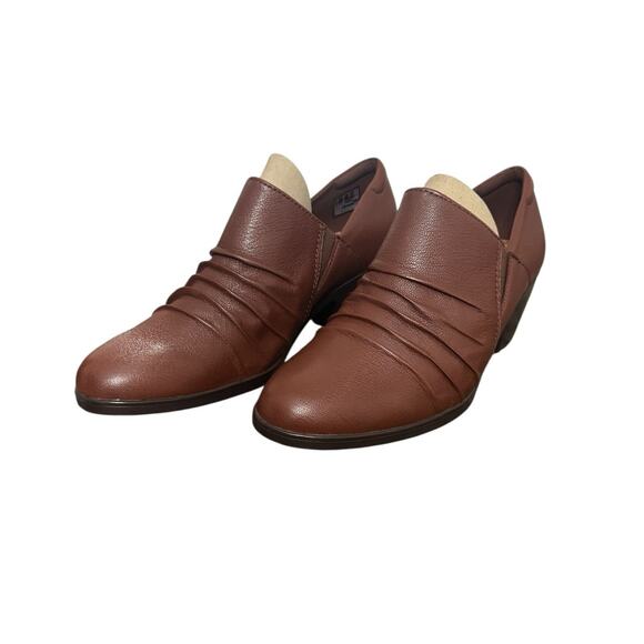 NIB! Clarks Emily2 Cove British Tan Leather Pump Booties - Size 9 - Picture 9 of 11